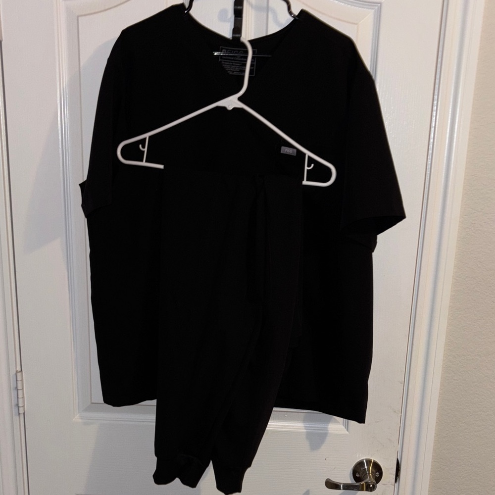 Figs Technical Collection black Top and bottom